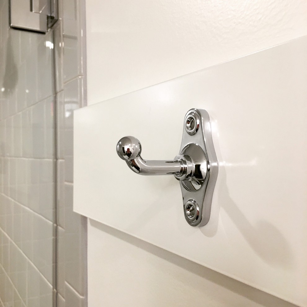 Transitional home design photo in Seattle