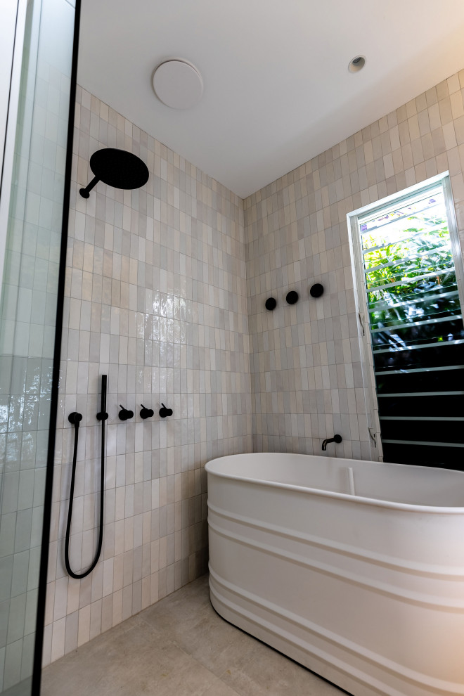 Contemporary bathroom in Sydney.