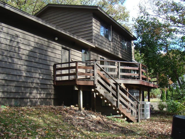 Cedar Deck with cable railing 