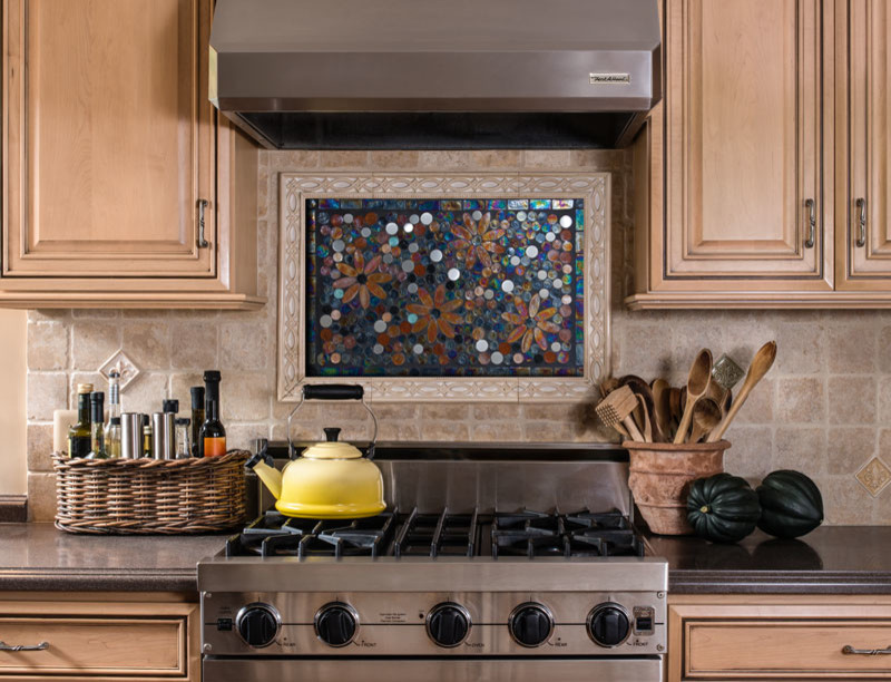 Inspiration for a modern kitchen remodel in Detroit