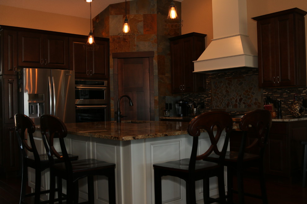 Kitchen - transitional kitchen idea