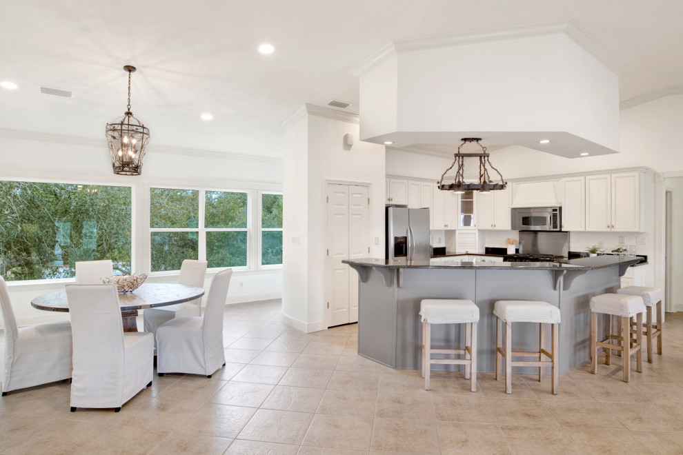 Kitchen - transitional kitchen idea