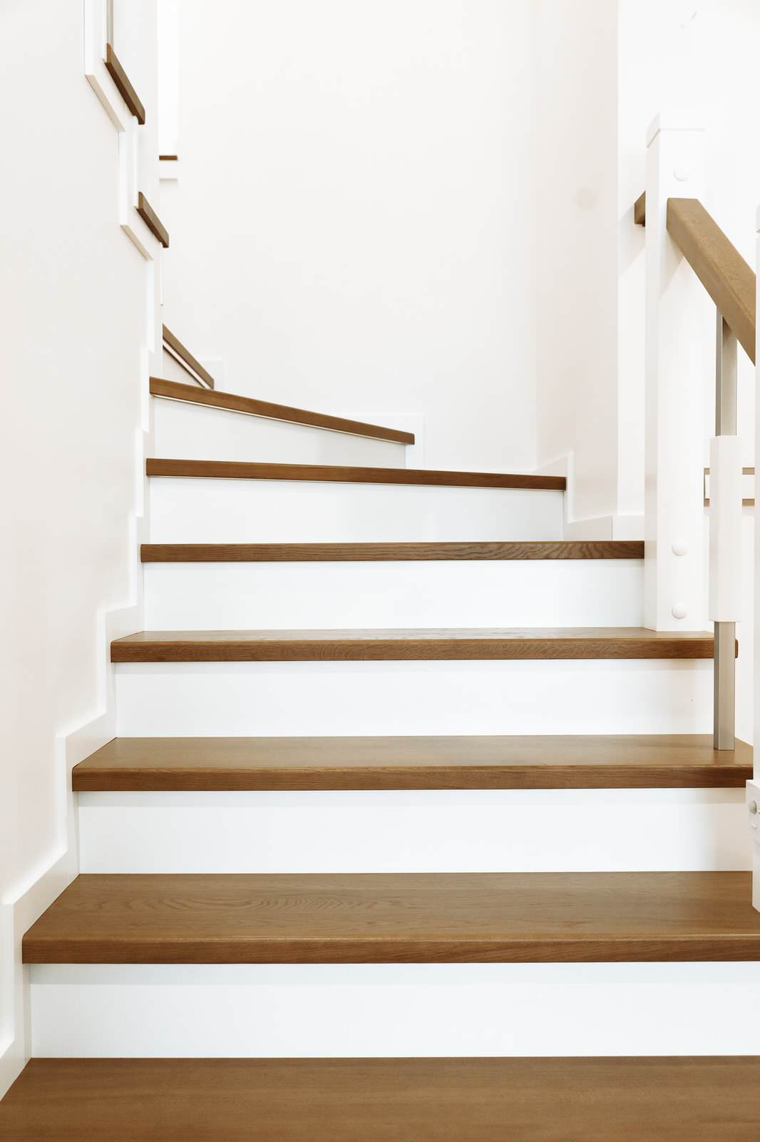 Проект 5 - Обшивка 3х этажей бетонной лестницы дубом