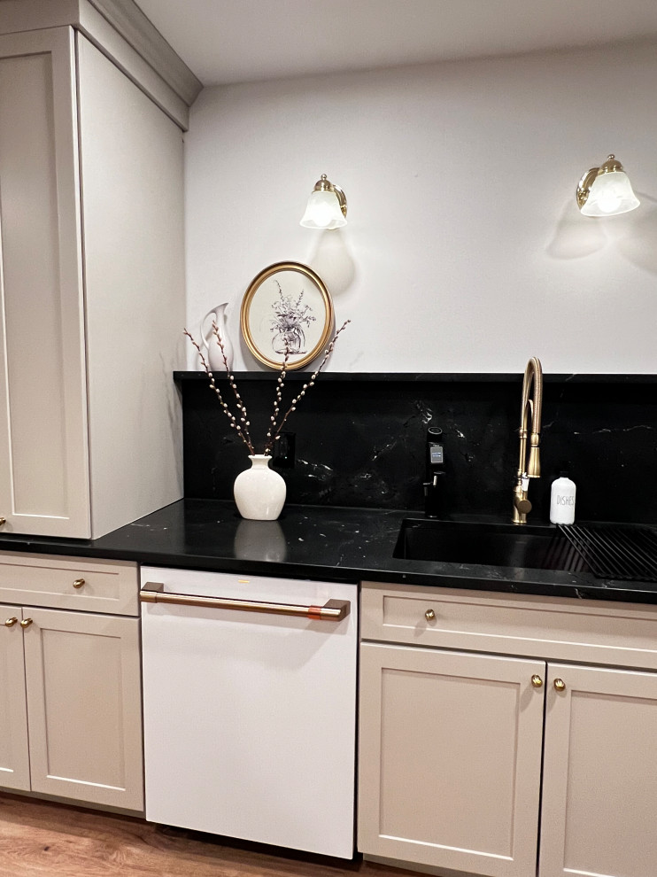 Vintage Modern Kitchen - Middle Island, NY