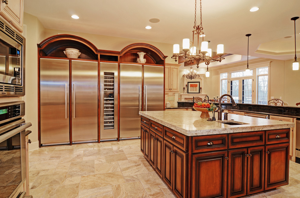 Inspiration for a traditional kitchen in Chicago with stainless steel appliances.