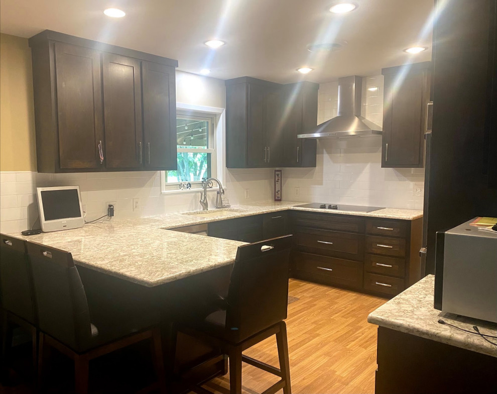 Kitchen - kitchen idea in Austin