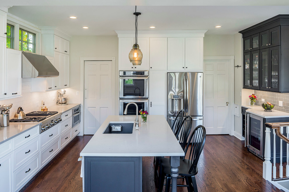 Example of a transitional kitchen design in Chicago