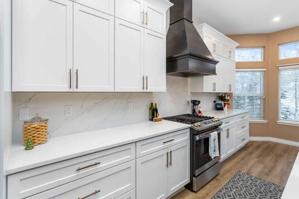 Kitchen - transitional kitchen idea
