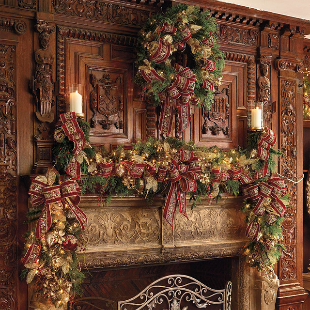 Plaza Pre-Lit Decorated Christmas Wreath - Cordless LED - Frontgate Christmas De