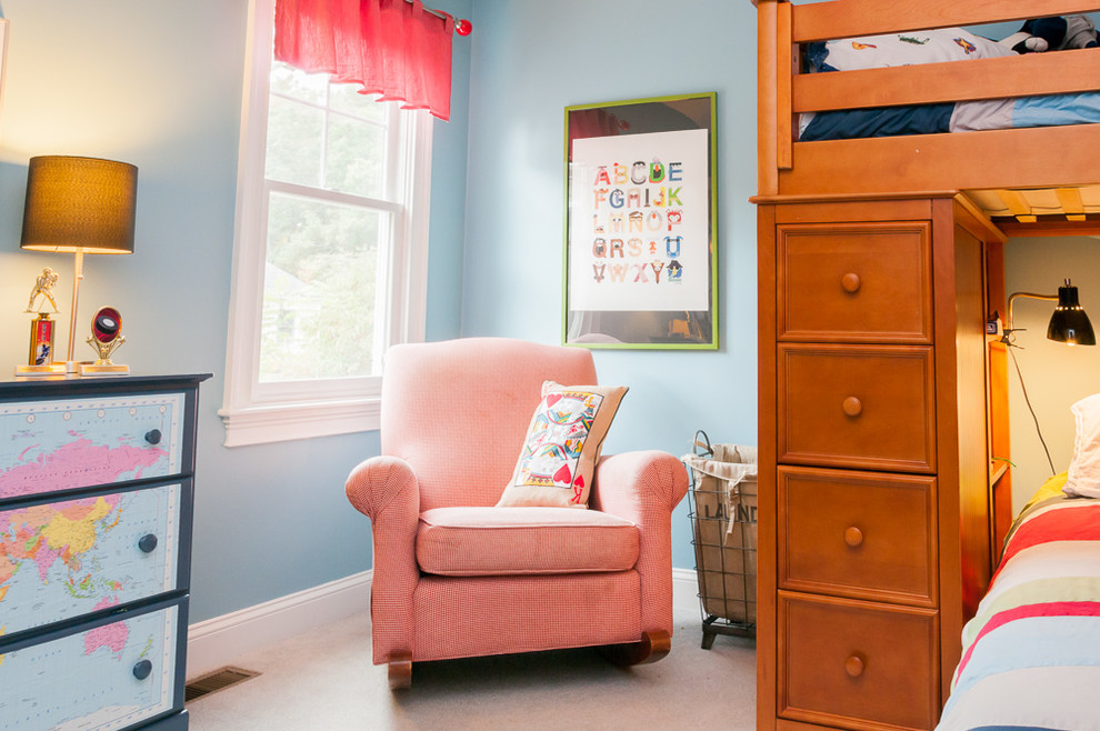 Inspiration for a timeless kids' room remodel in Boston