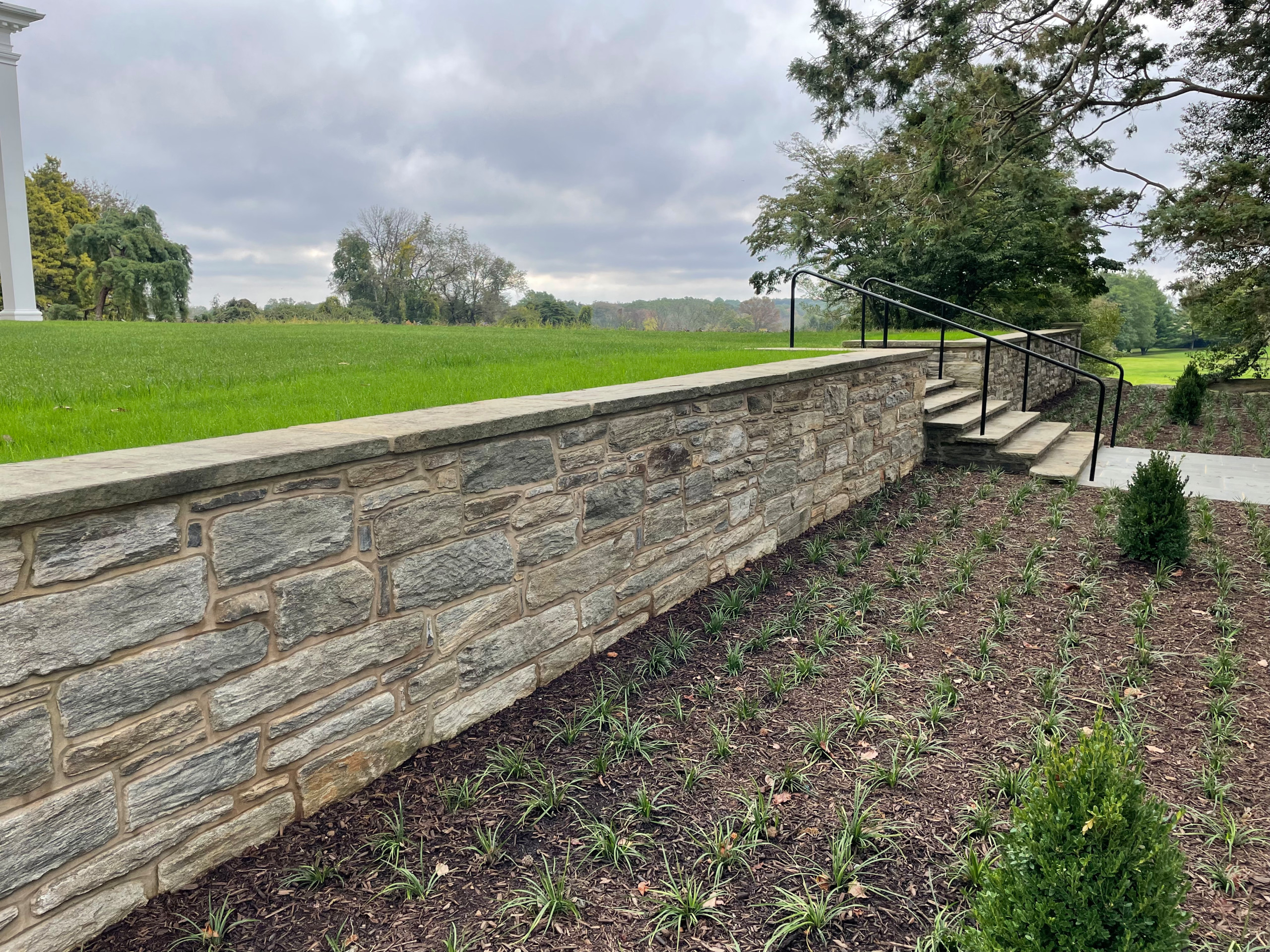 Stone retaining wall