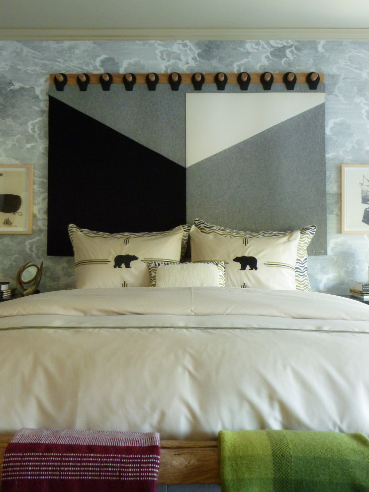 Example of a transitional home design design in Los Angeles