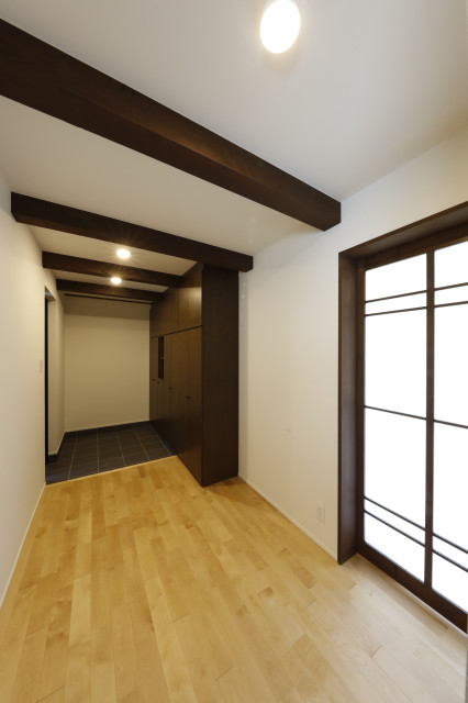 まんのうの家２（納屋リノベーション） moderne-japonais-entree