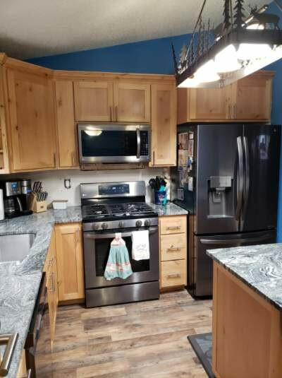 Full Kitchen Cabinets and Island
