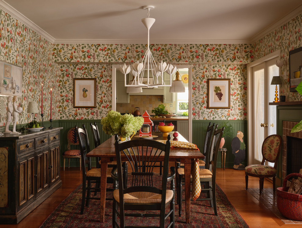 Example of a classic dining room design in Los Angeles