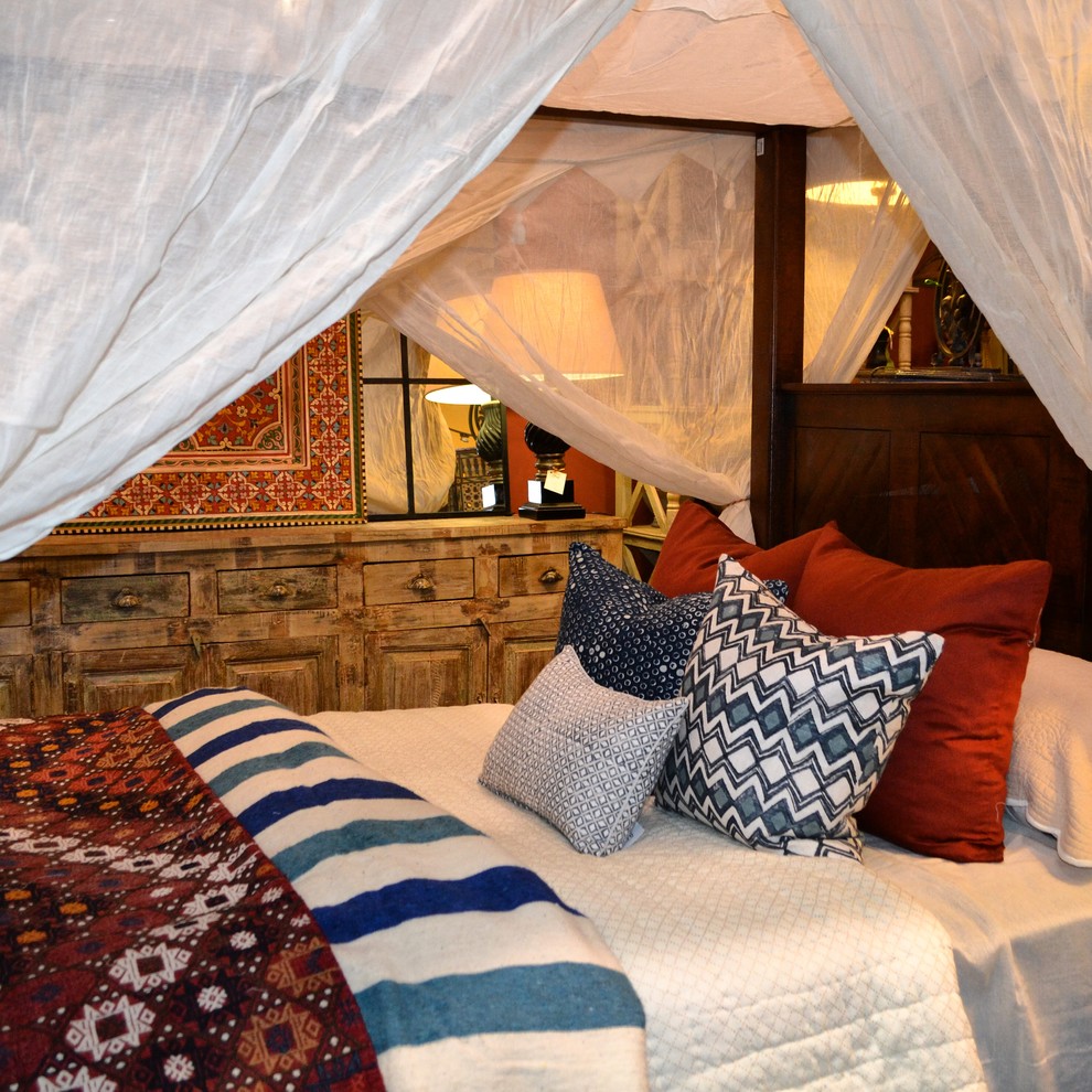 Inspiration for an eclectic home design remodel in Phoenix