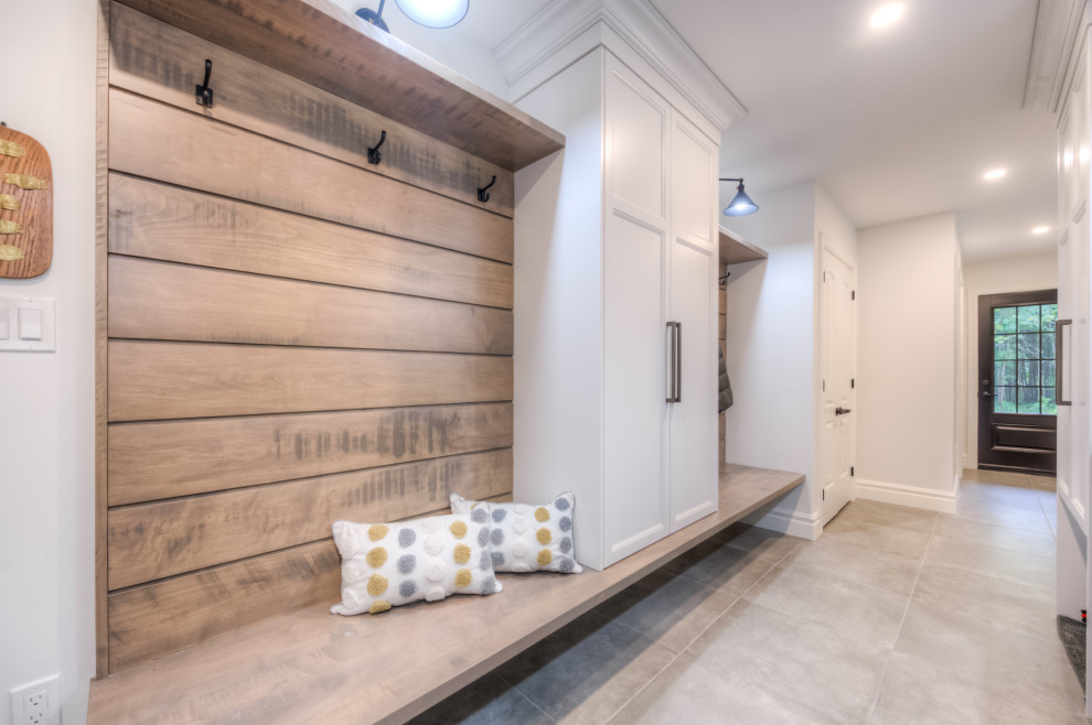 Example of a transitional mudroom design in Toronto
