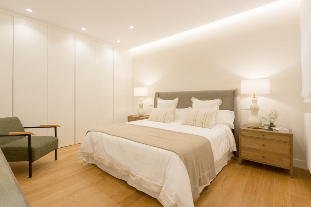 Trendy bedroom photo in Madrid