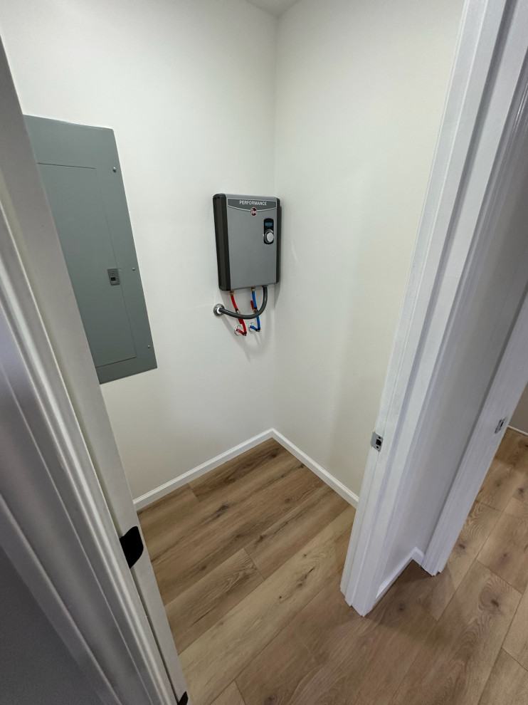 TANKLESS WATER HEATER