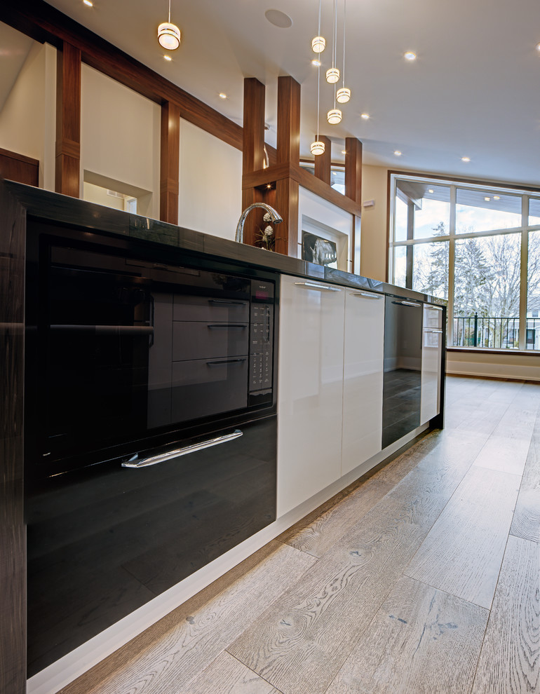 Hansell Kitchen Modern Kitchen Toronto by Lucvaa Kitchens