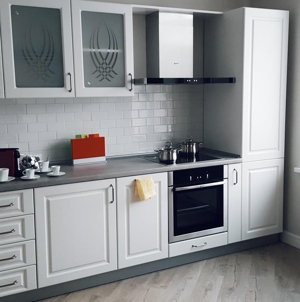 Белая классическая кухня