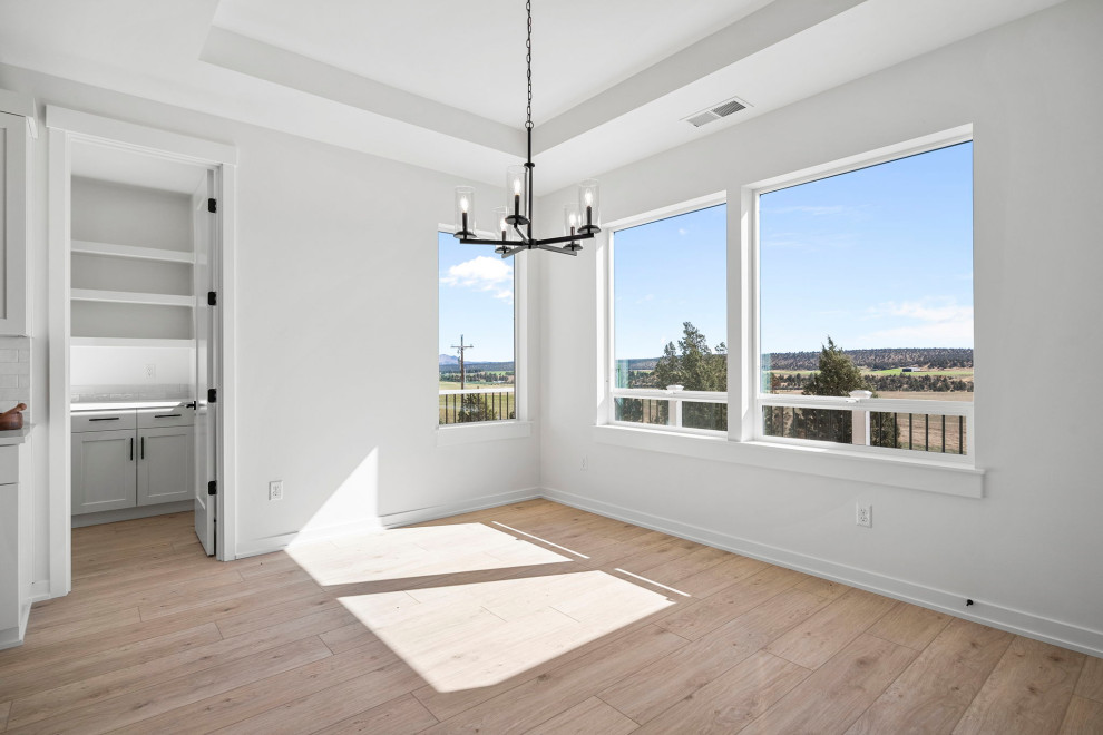 Kitchen/dining room combo - transitional kitchen/dining room combo idea