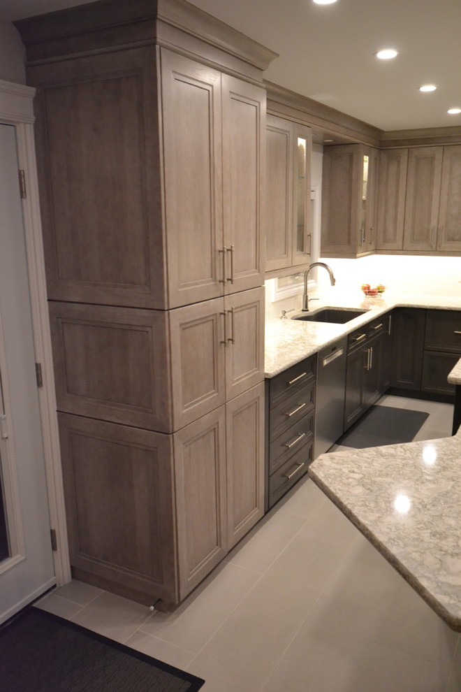 Eat-in kitchen - mid-sized transitional u-shaped eat-in kitchen idea in Toronto with recessed-panel cabinets and an island