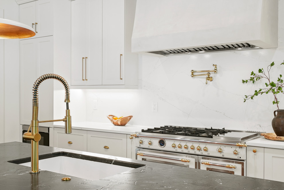 Example of a transitional kitchen design in DC Metro