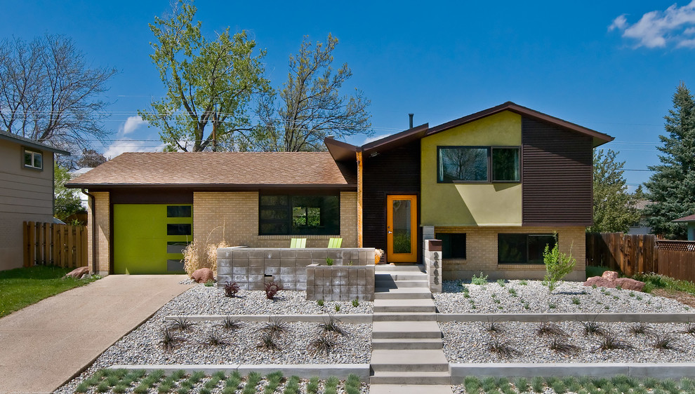 Inspiration for a mid-sized midcentury split-level exterior in Denver with a gable roof.