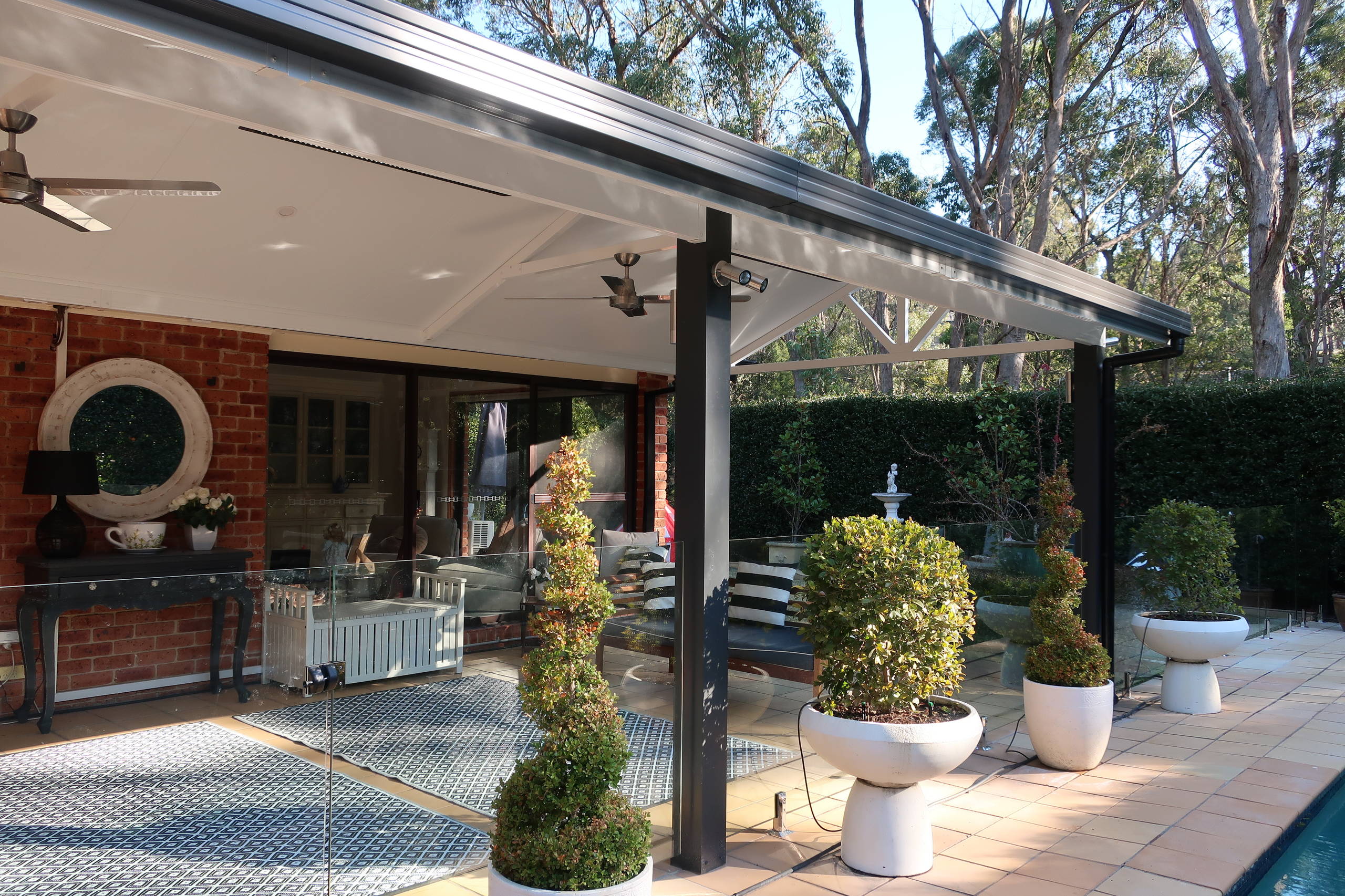 OUTDOOR ROOM - DOUBLES THE LIVING AREA
