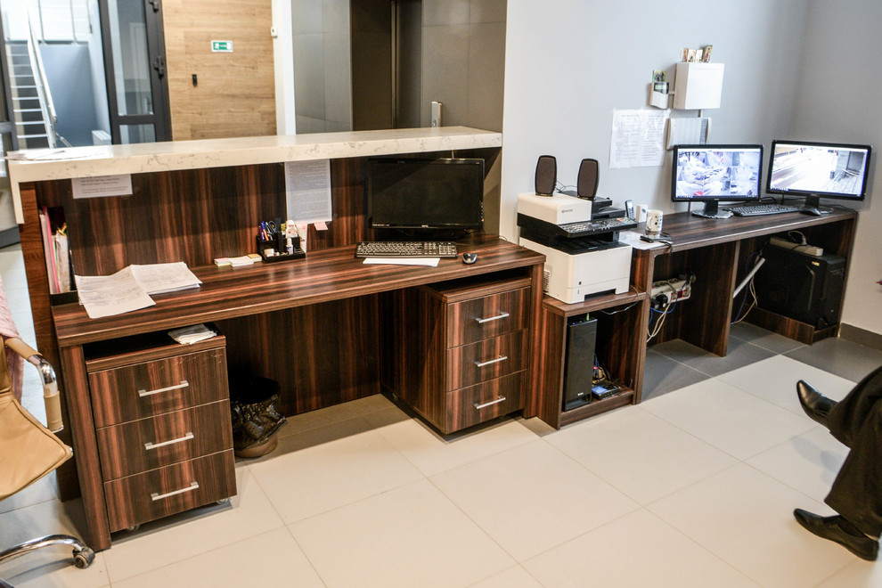 Стойка ресепшен в бизнес центре г.Псков