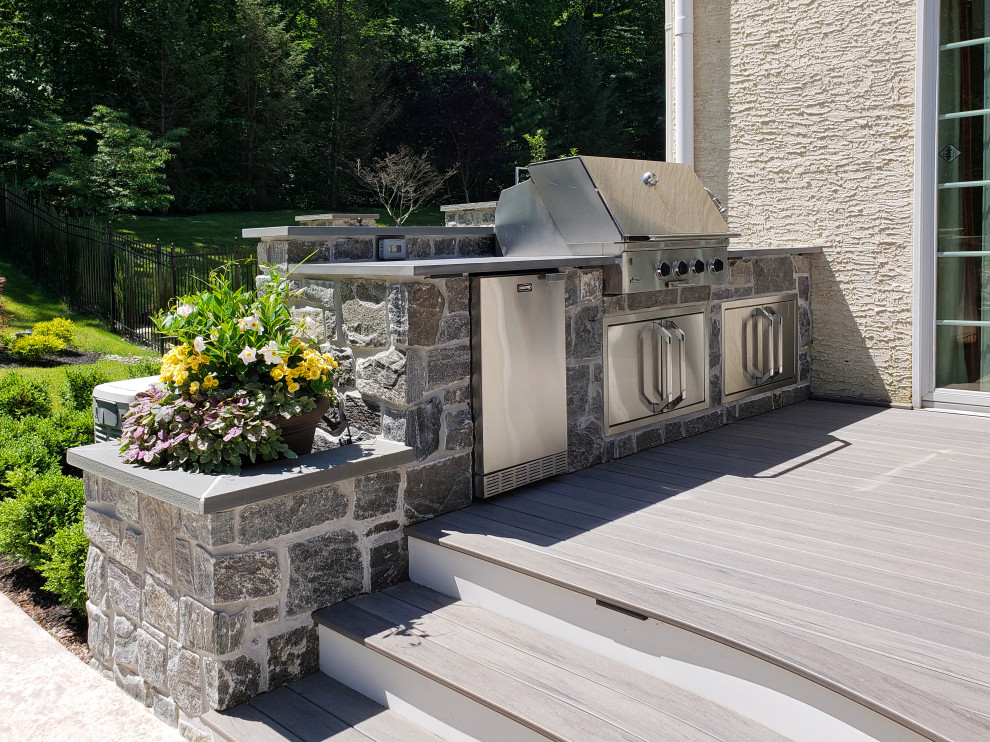 Outdoor kitchen deck - mid-sized transitional backyard ground level outdoor kitchen deck idea