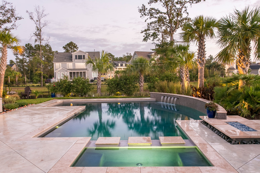 Großer Moderner Pool in Charleston
