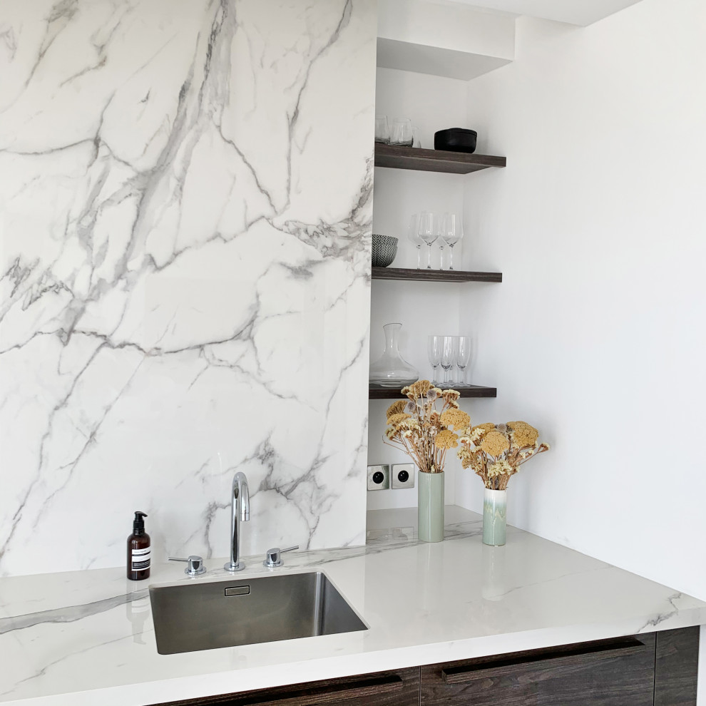 Inspiration for a contemporary kitchen in Paris with an undermount sink, dark wood cabinets, tile benchtops, ceramic splashback, concrete floors, grey floor and white benchtop.