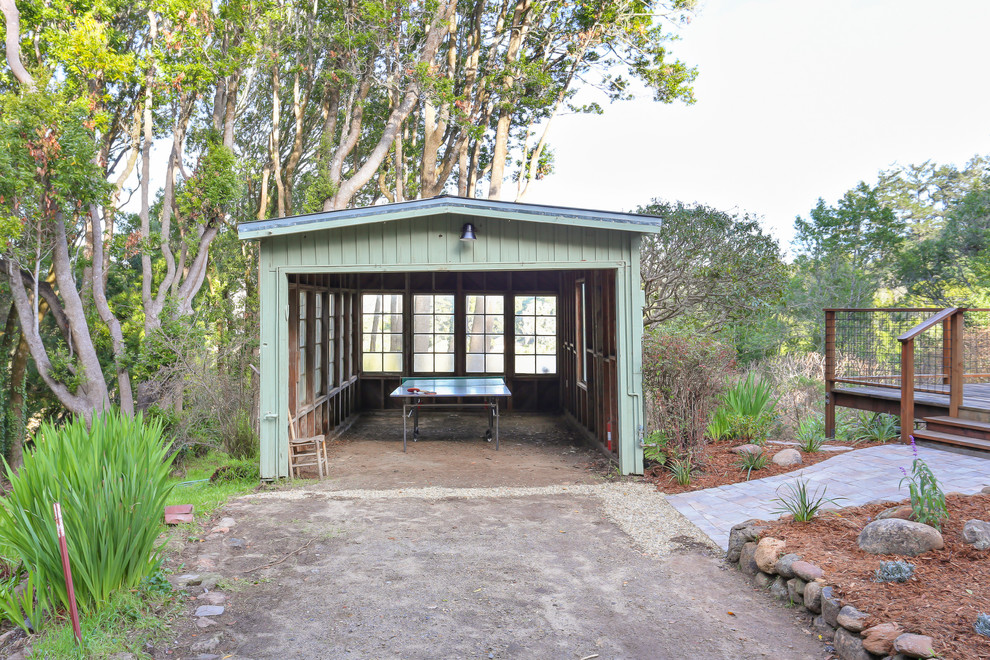 This is an example of a country garage in San Francisco.