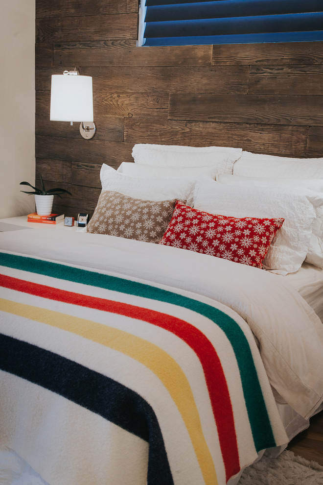 Mid-sized midcentury master bedroom in Calgary with white walls and medium hardwood floors.