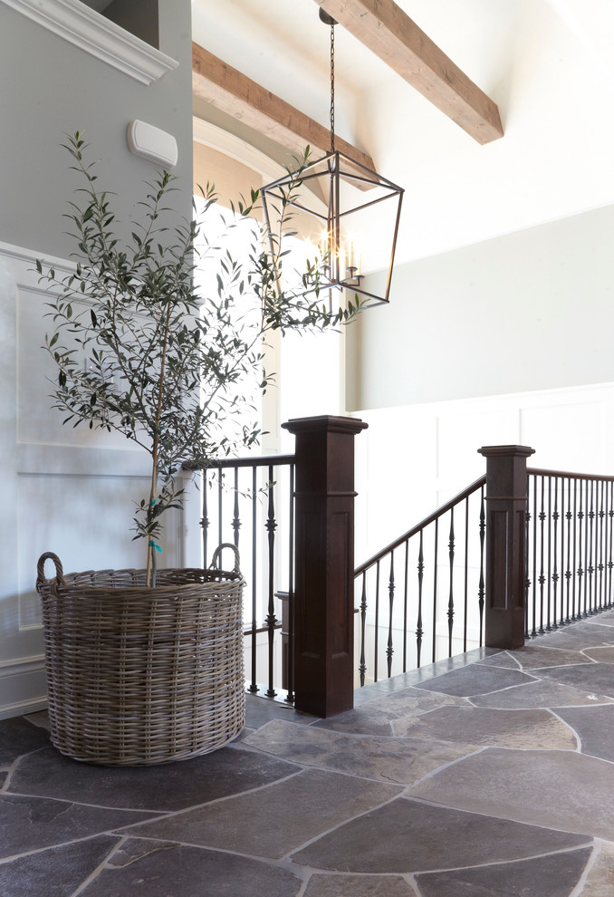 Transitional entryway photo in Toronto