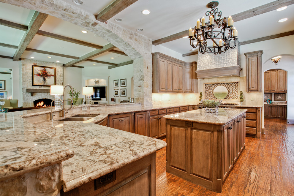 Traditional kitchen in Dallas with granite benchtops.