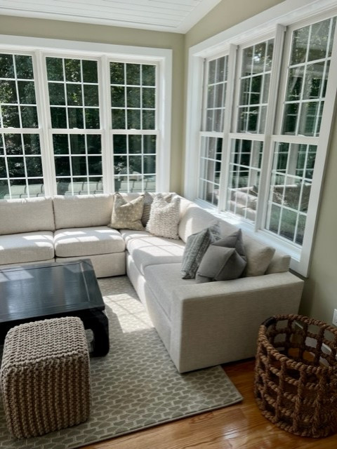 NEUTRAL SUNROOM