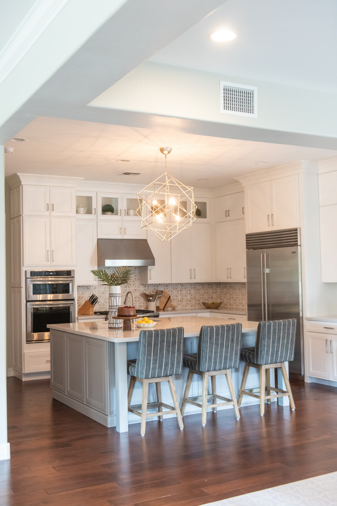Kitchen - transitional kitchen idea in Phoenix