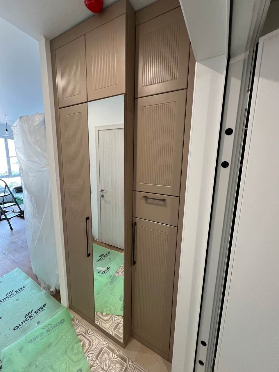 Встроенные распашные шкафы