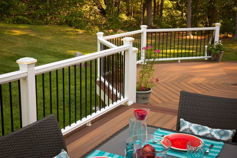 Design ideas for a large traditional backyard deck in Bridgeport with an outdoor kitchen.
