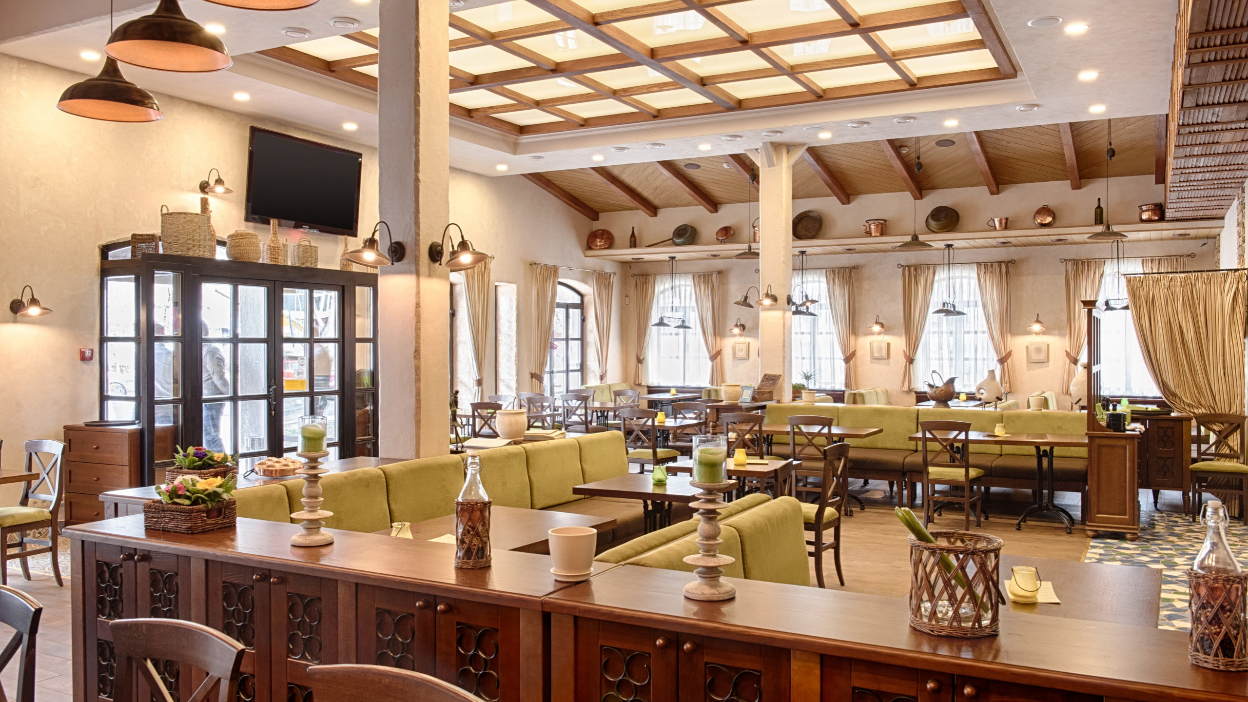 Bright and Airy Restaurant in Chelsea