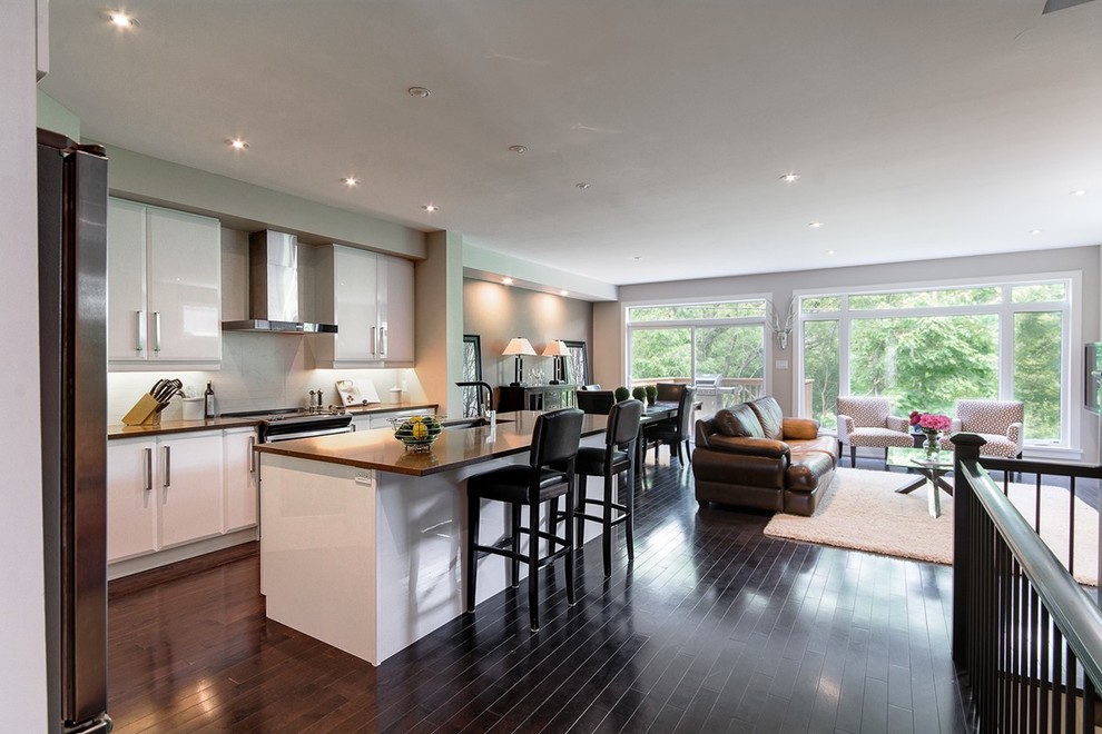 Home design - transitional home design idea in Ottawa