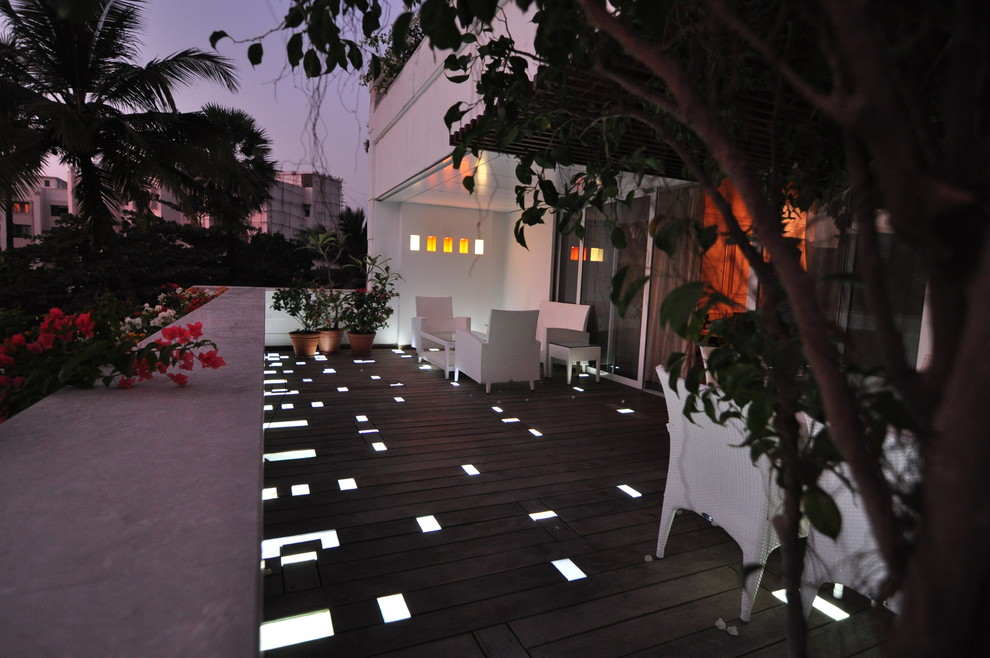 Inspiration for a contemporary deck in Mumbai.