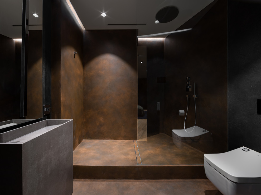 Idéer för mellanstora industriella badrum med dusch, med släta luckor, svarta skåp, en öppen dusch, en vägghängd toalettstol, orange kakel, kakel i metall, svarta väggar, klinkergolv i porslin, ett piedestal handfat, orange golv och med dusch som är öppen