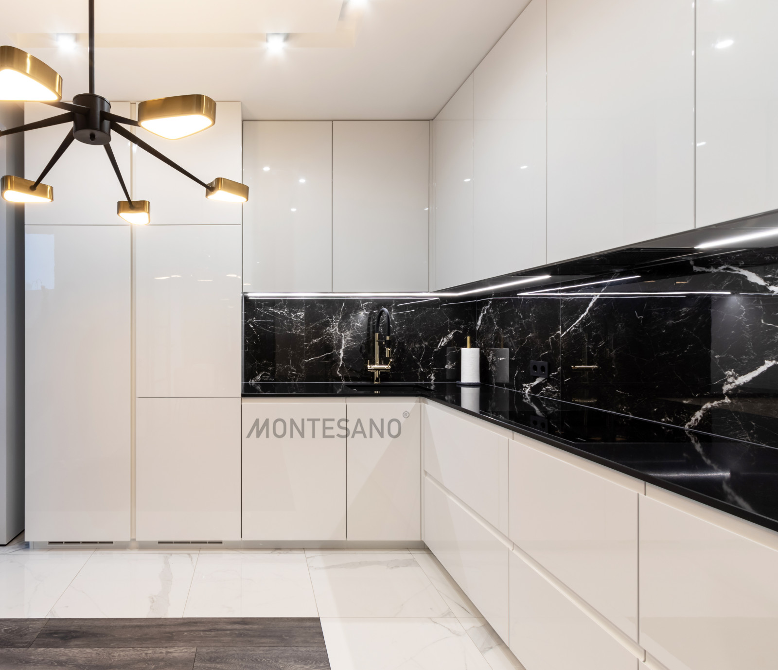 Белый глянец с черной столешницей