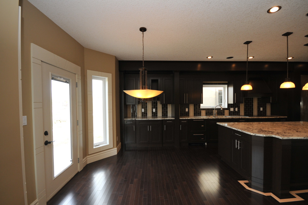 Example of a transitional home design design in Edmonton