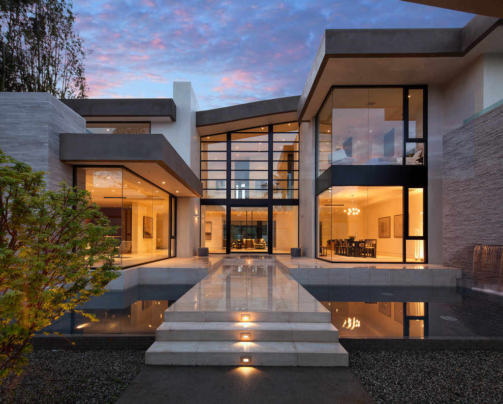 Design ideas for a contemporary two-storey exterior in Los Angeles.