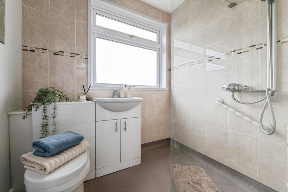 4 Woodleigh Close - Stage To Sell